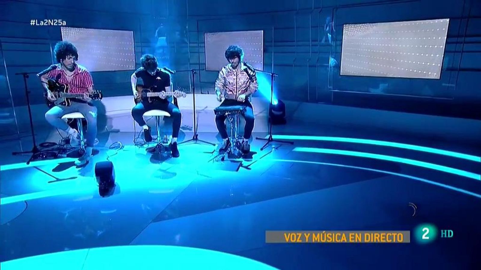 Los Vinagres cantan 'Sácate los colmillos'