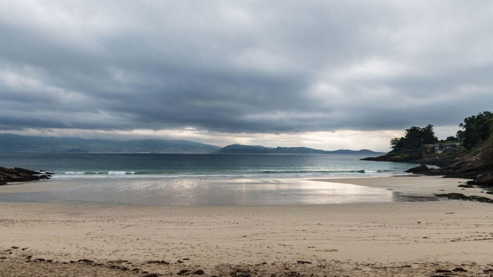 Cielos nubosos, con probabilidad de algunas precipitaciones en el extremo norte peninsular - ver ahora
