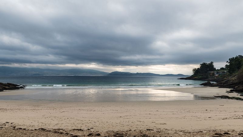 Cielos nubosos, con probabilidad de algunas precipitaciones en el extremo norte peninsular - ver ahora