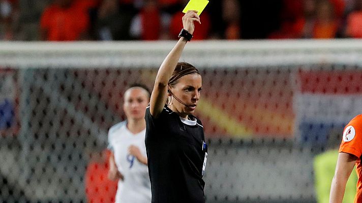 Telediario 1 - Stephanie Frappart, la primera árbitra en la Ligue 1 francesa