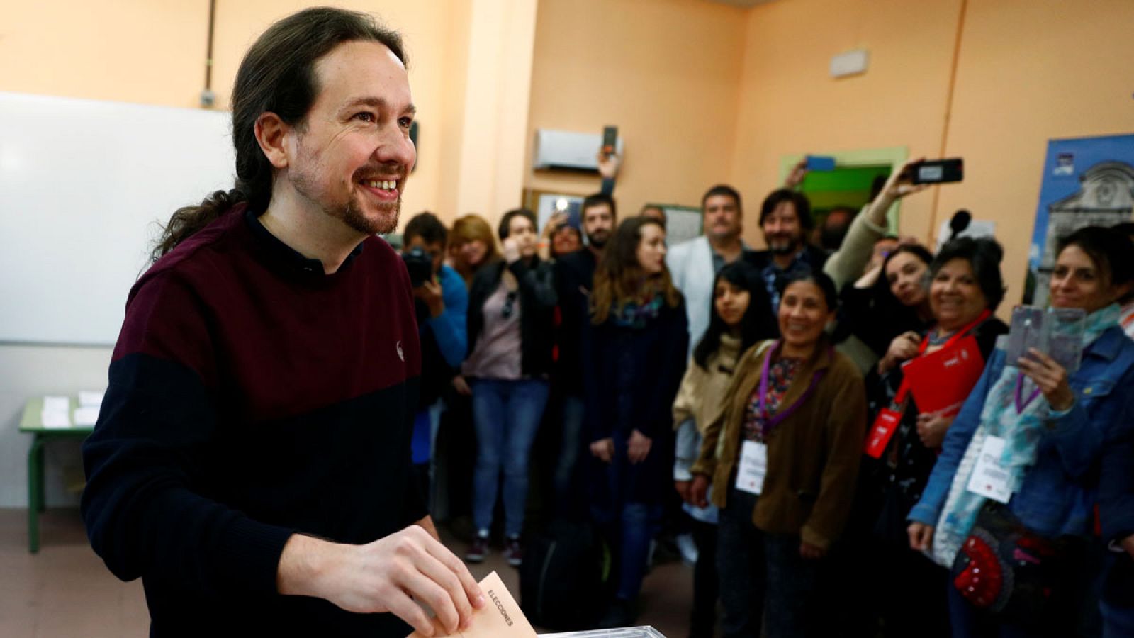 Pablo Iglesias vota en Madrid: "Ojalá la participación sea muy alta"