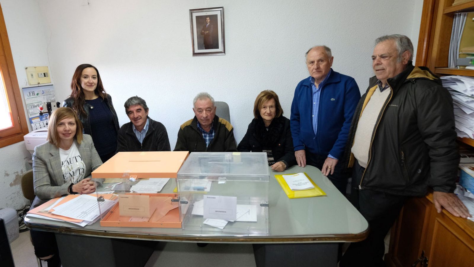 El pueblo riojano de Villarroya es el primero de España en terminar la votación