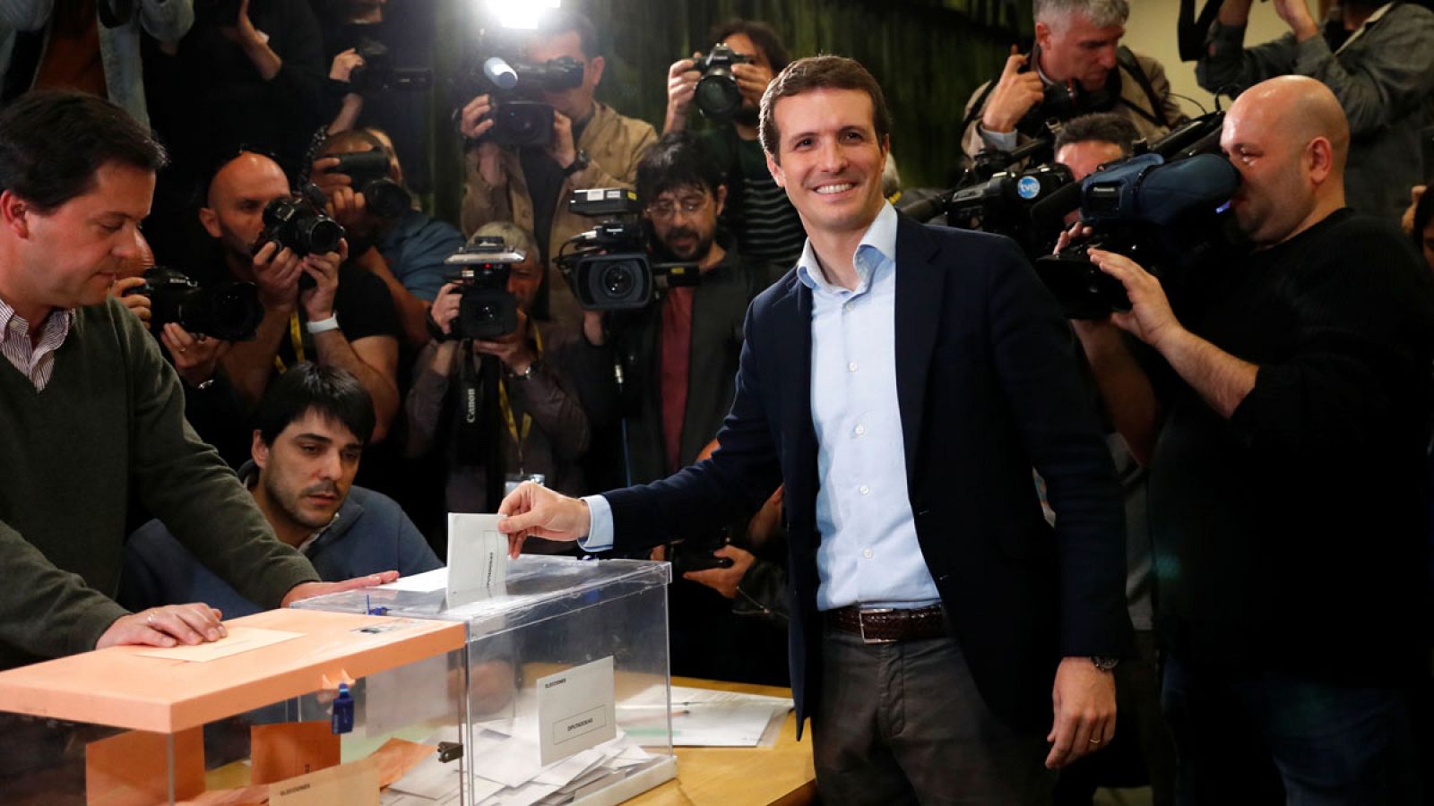 Casado anima a votar "con cabeza"