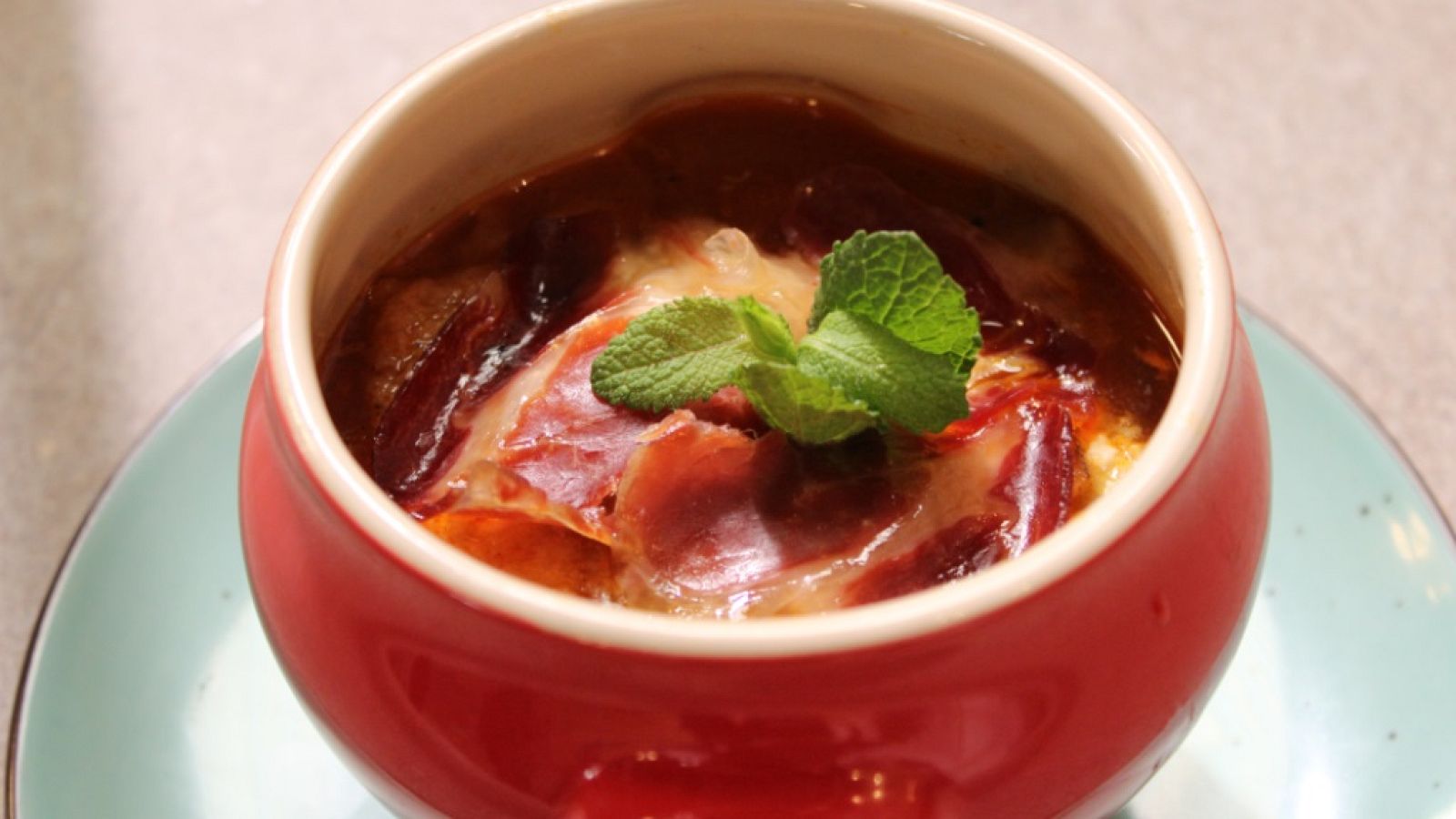 Hacer de comer - Sopa castellana y ragout de pavo - ver ahora