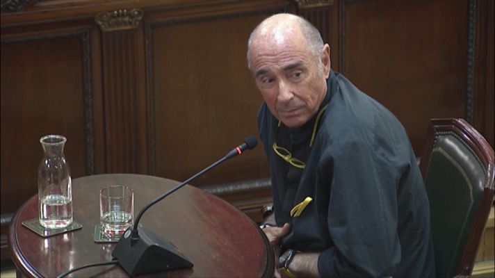 Informativo 24h - Llach muestra su desacuerdo por tener que responder a Vox por su condición de "homosexual e independentista"