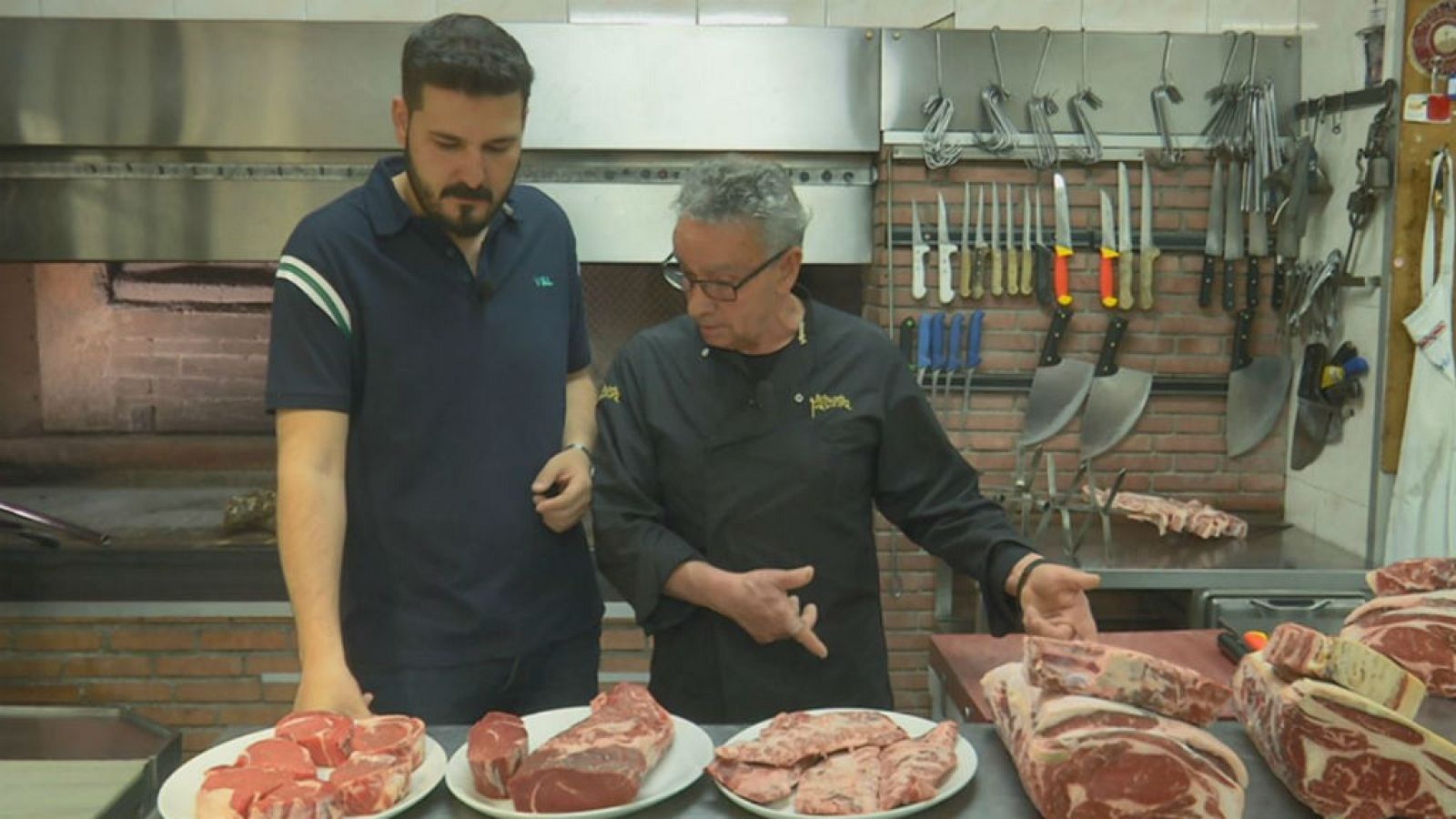 En Mogarraz conocen el bien el arte de la brasa