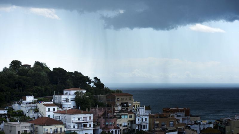 Chubascos en el este de Cataluña que podrían extenderse a Baleares - Ver ahora