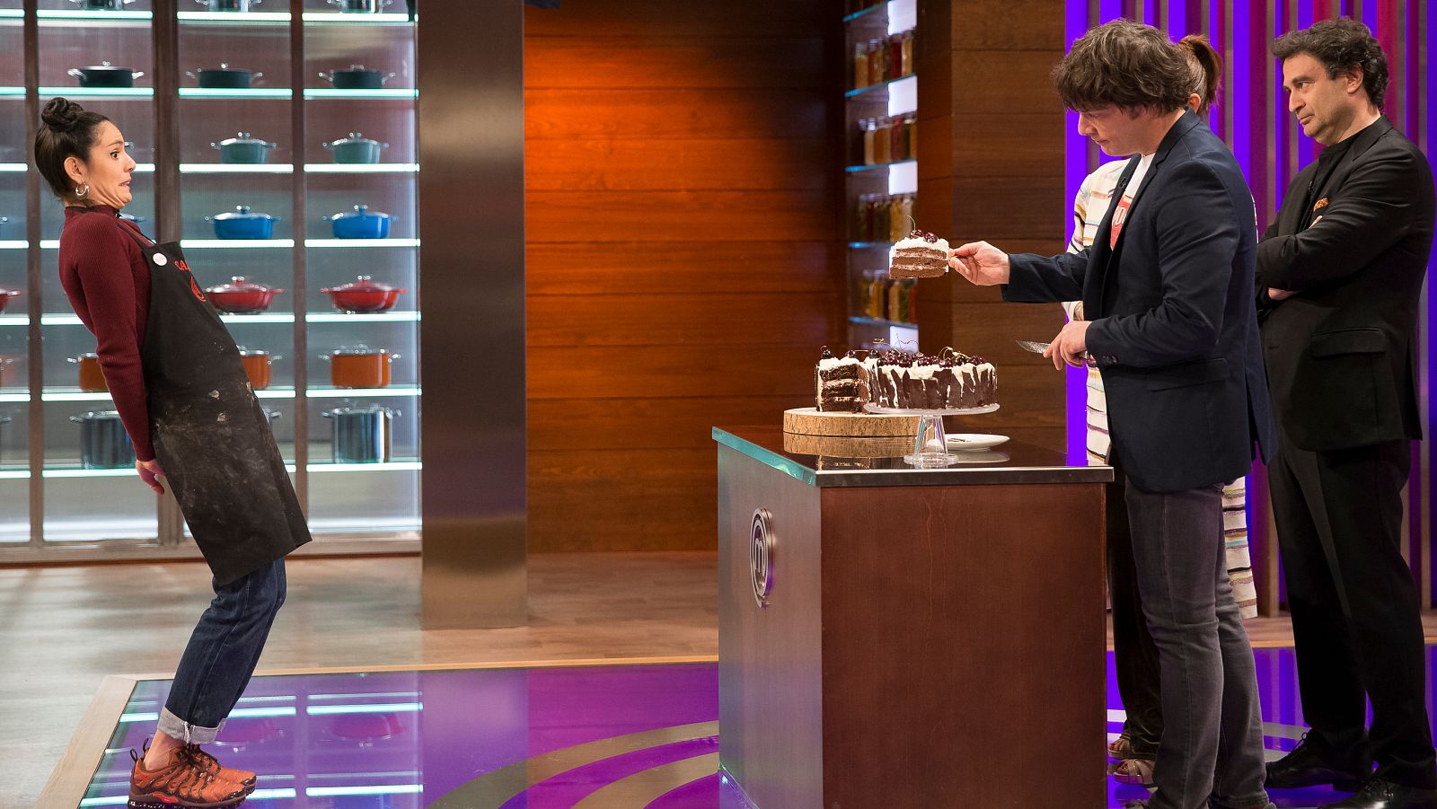 A pesar de los nervios Carmen triunfa con su tarta | Ver