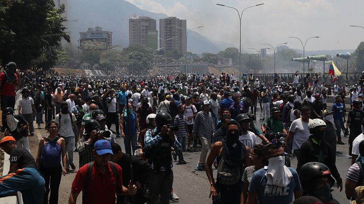 La tarde en 24h - Rafael Calduch: "Hay una división muy clara dento del entramado del aparato de seguridad y de las Fuerzas Armadas del Estado"
