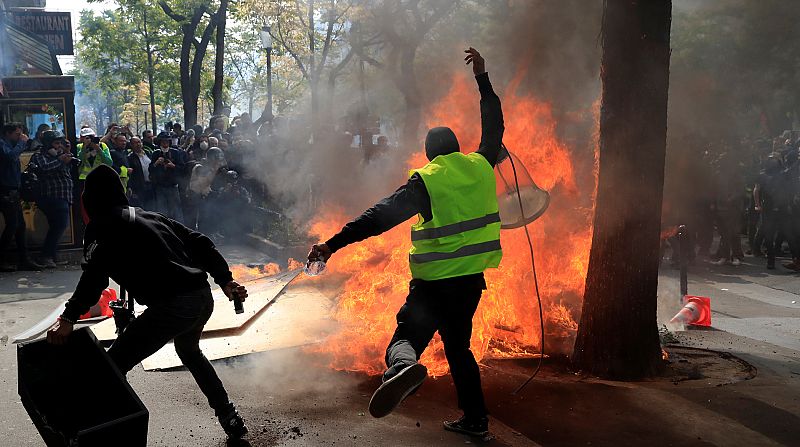 Disturbios y enfrentamientos con la policía durante las marchas del Primero de Mayo en París