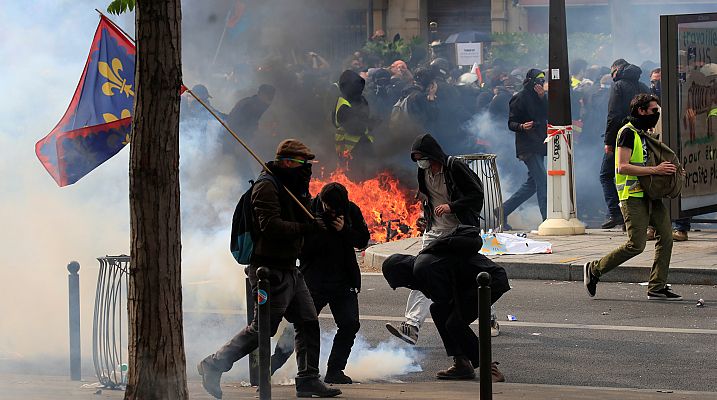 Telediario 1 - La manifestación por el Primero de Mayo en París concluye con 330 detenidos y graves altercados