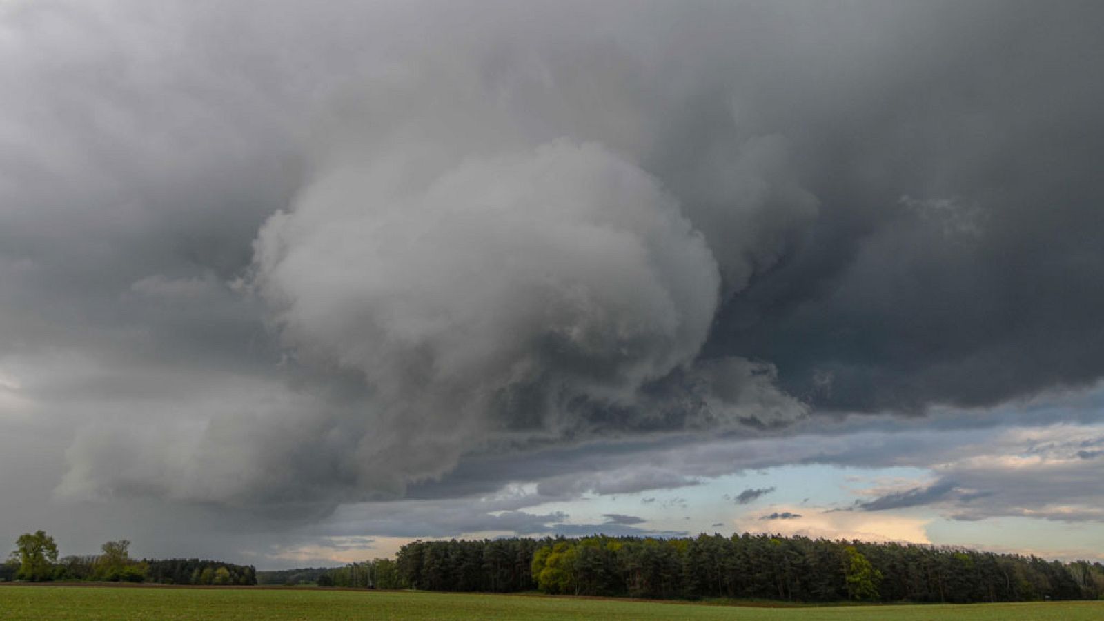 Tormentas localmente fuertes en puntos del interior peninsular