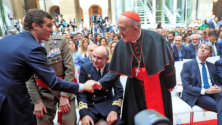 Informativo 24h - Casado evita saludar a Garrido y carga contra Cs, al que acusa de "alentar el transfuguismo", y Vox, al que tacha de "derecha radical"