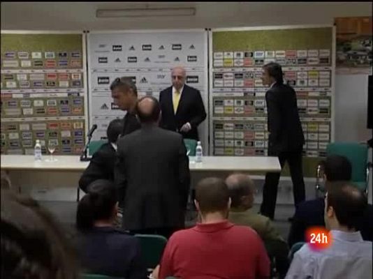  - El Milan presenta a Leonardo