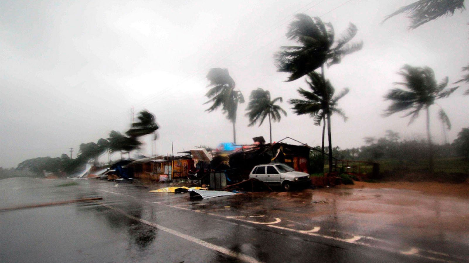 El ciclón Fani llega a Bangladesh como "depresión severa" tras causar 11 muertos