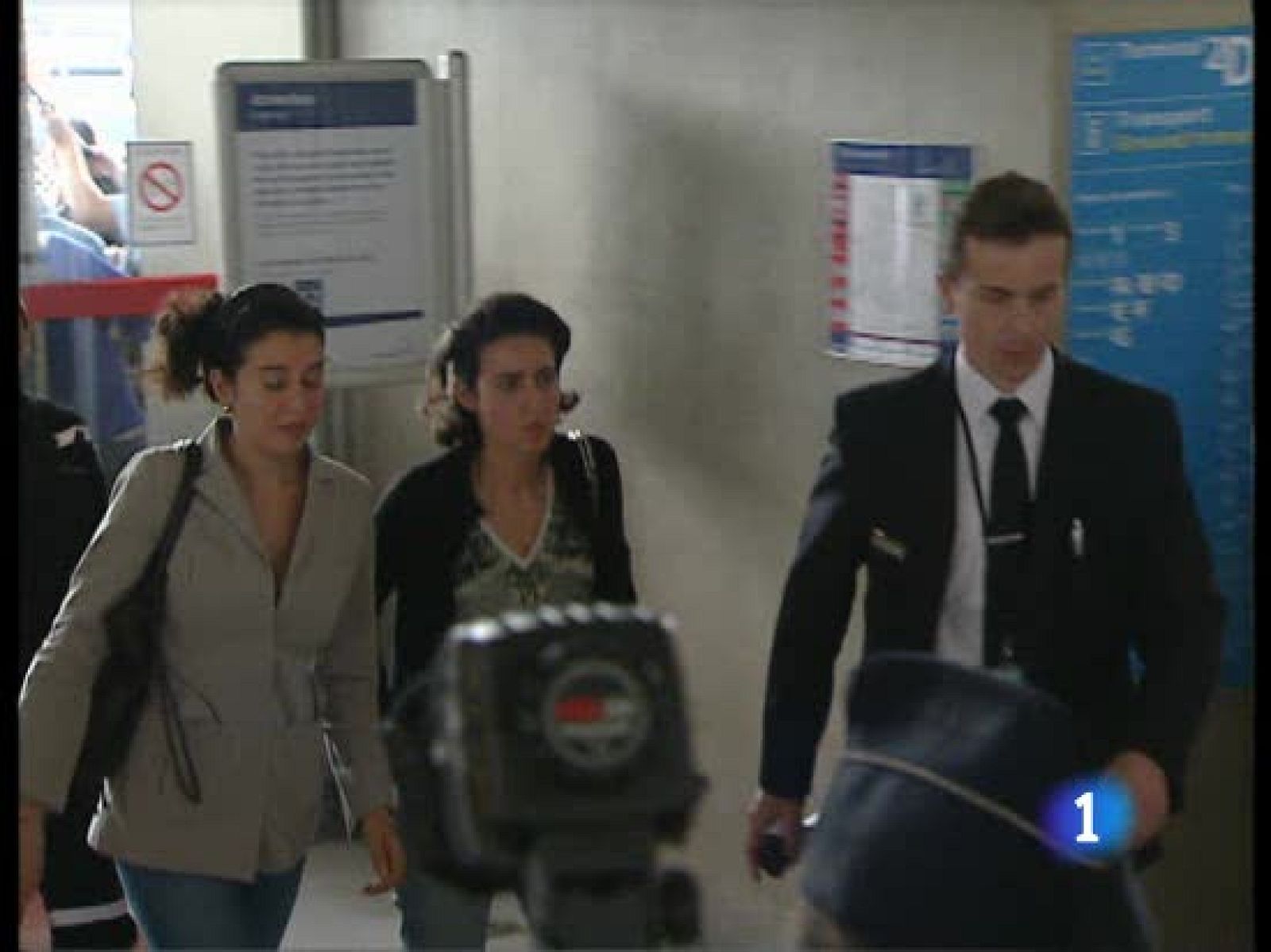 Algunos familiares de los desaparecidos del avión de Air France conocieron la noticia en el aeropuerto | Ver