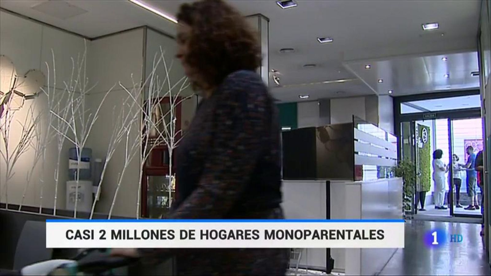 Casi dos millones de hogares en España son monoparentales