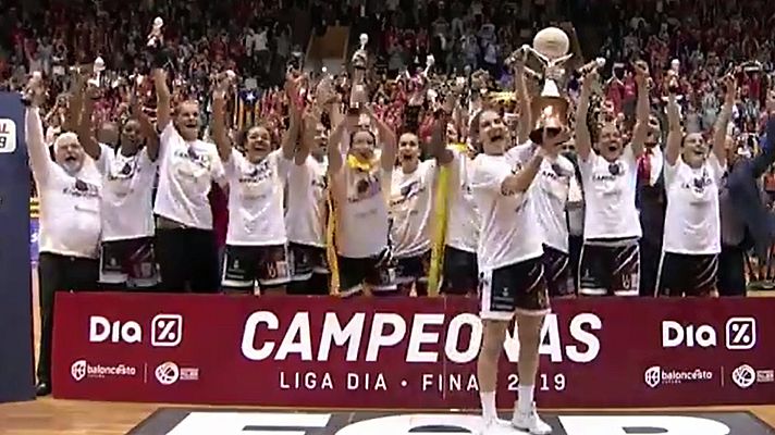 Baloncesto en RTVE - Uni Girona alza la copa de campeón de Liga