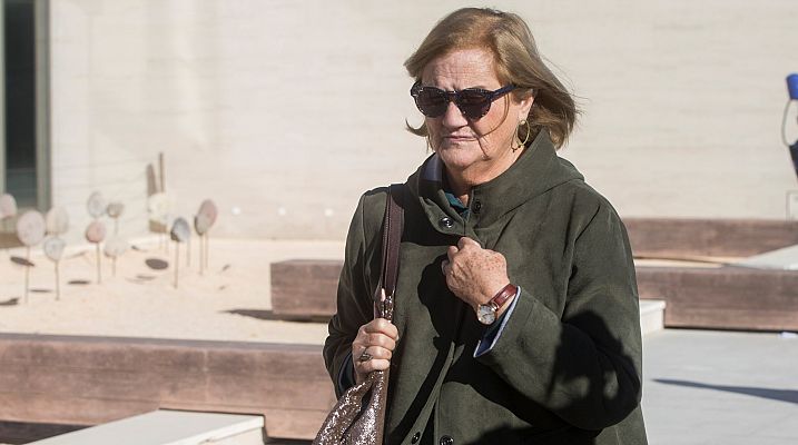 Telediario 1 - Núria de Gispert renuncia a la Cruz de Sant Jordi tras un polémico tuit