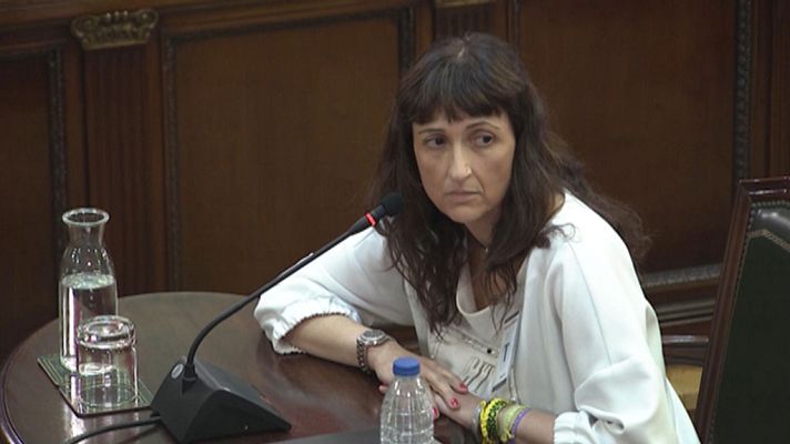 Informativo 24h - Una de las testigos niega que se produjeran incidentes violentos en los centros donde solo acudieron los Mossos