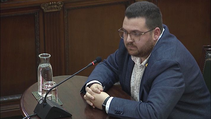 Informativo 24h - Un ciudadano asegura que varios guardias civiles les agredieron cuando protestaron el 1-O frente a su hotel