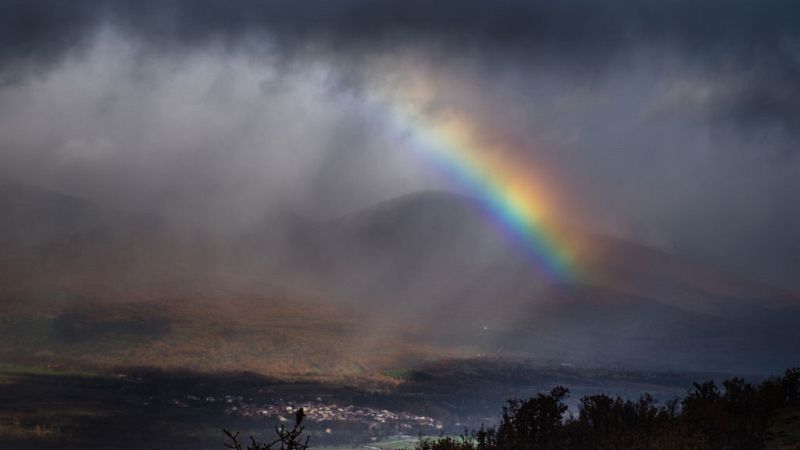 Lluvias persistentes acompañadas de viento fuerte en el noroeste peninsular - Ver ahora