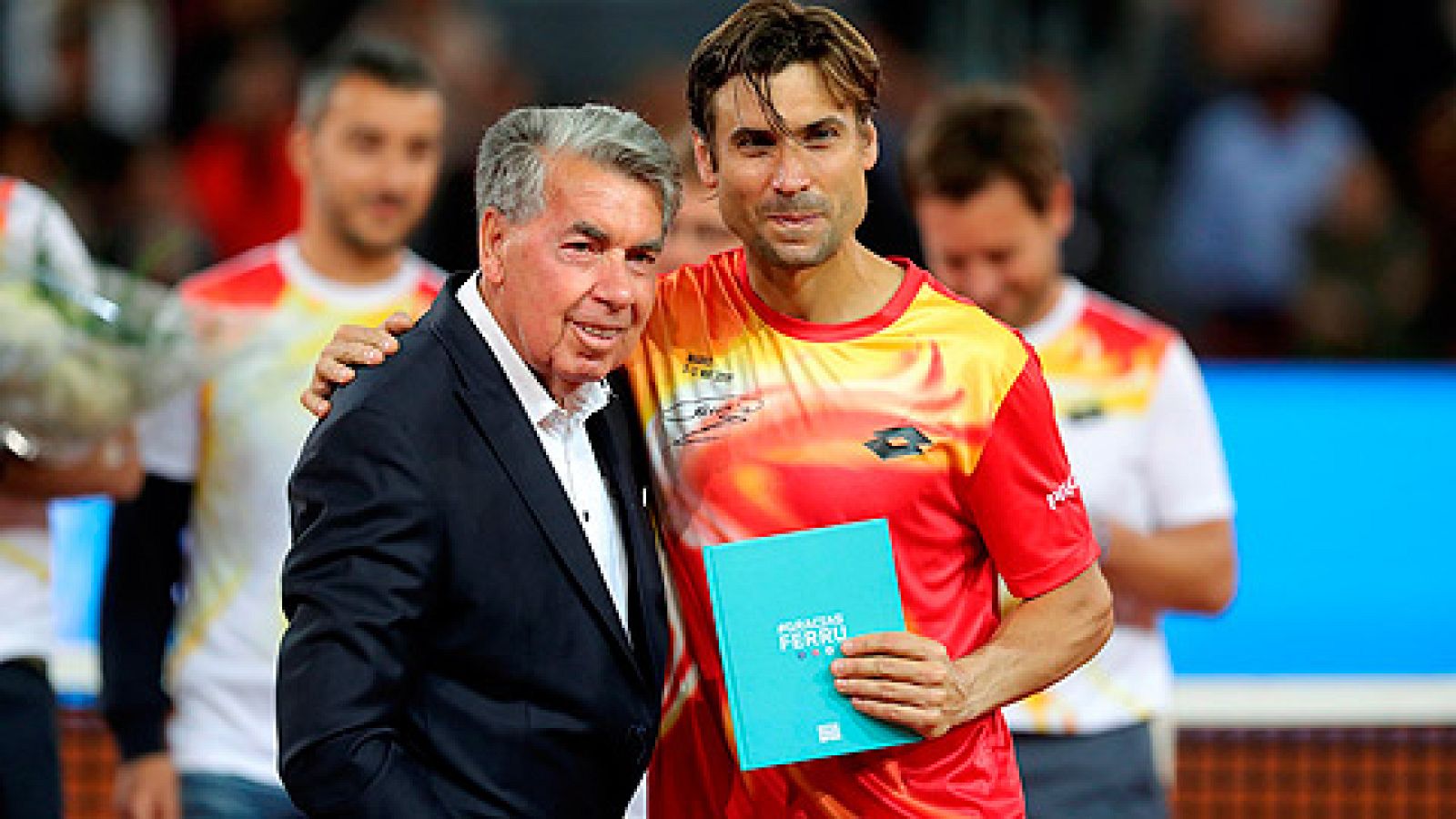 Tras caer eliminado del Madrid Open, David Ferrer recibió un sentido homenaje del tenis español y el alicantino lo agradeció en un largo discurso ante el público del estadio Manolo Santana.