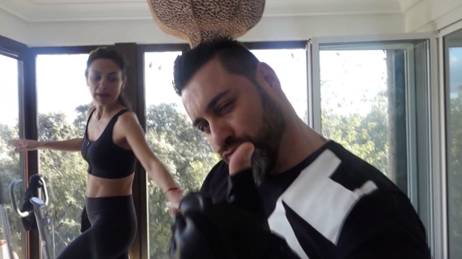 Marcos ejerce de personal trainer | Ver