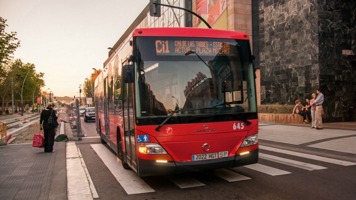 La mañana - Un conductor de autobús salva a una mujer de morir degollada