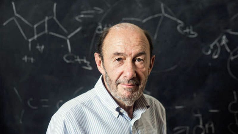 Trabajadores y alumnos de la Facultad de Químicas de la Universidad Complutense de Madrid recuerdad