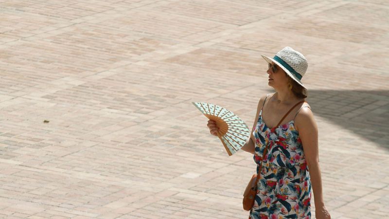 La Agencia Estatal de Meteorología (Aemet) prevé para este sábado un aumento generalizado de las temperaturas en la Península. En el norte habrá cielos nubos, que pueden dejar ligeras precipitaciones.