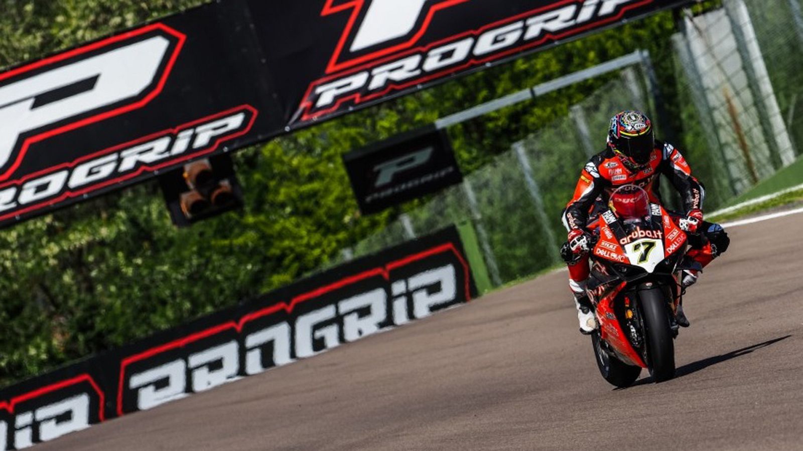Bautista saldrá tercero y pierde la primera Superpole que se lleva Davies