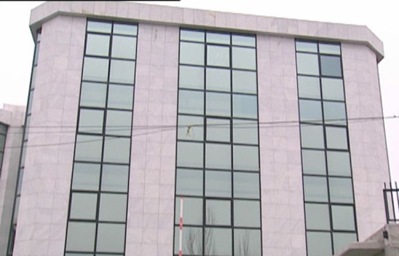 La policía analiza el contenido de un zulo que, según todos los indicios, pertenecería a ETA | Ver