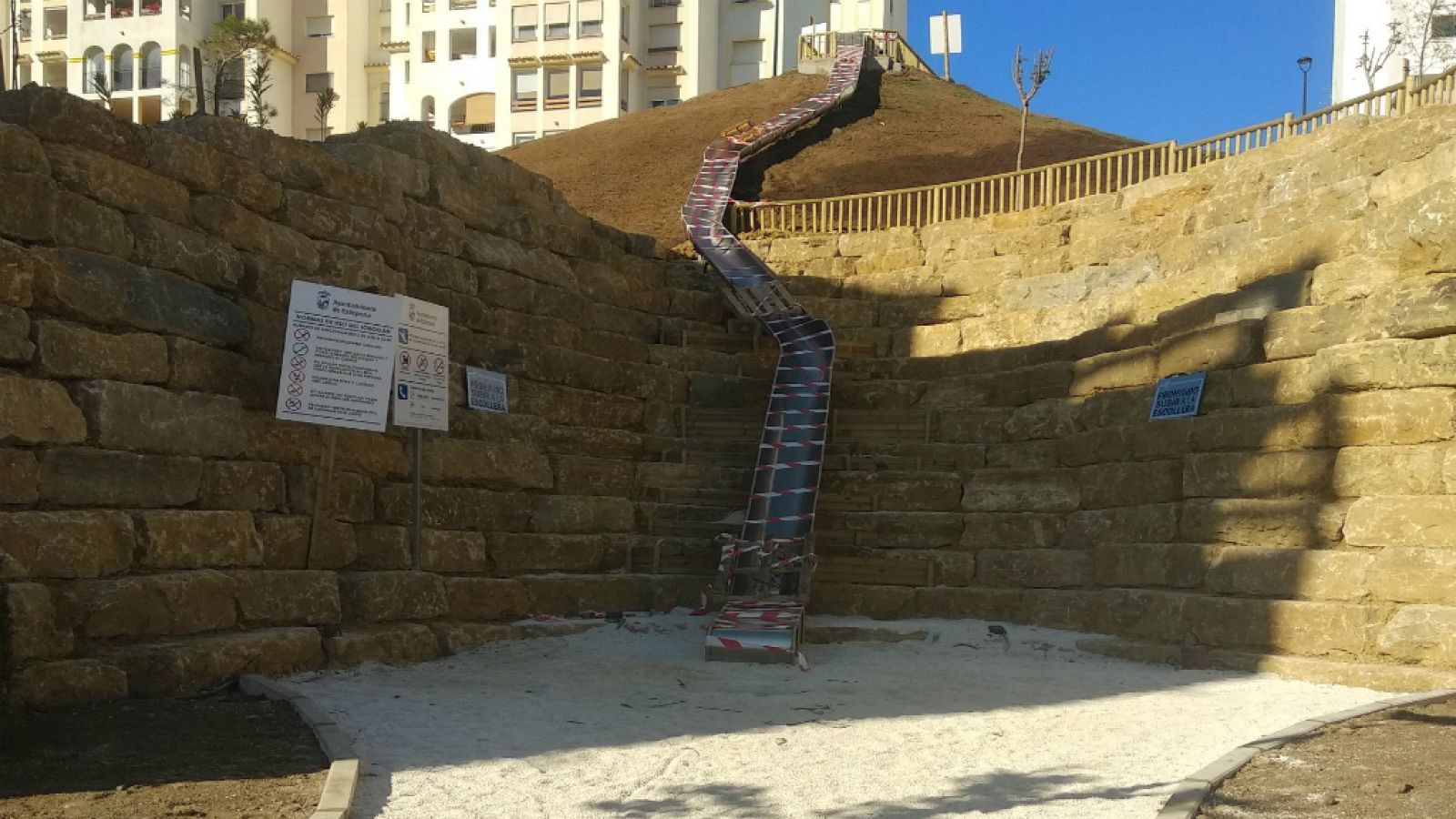 El Ayuntamiento de Estepona estudia medidas para garantizar la seguridad de su tobogán | Ver