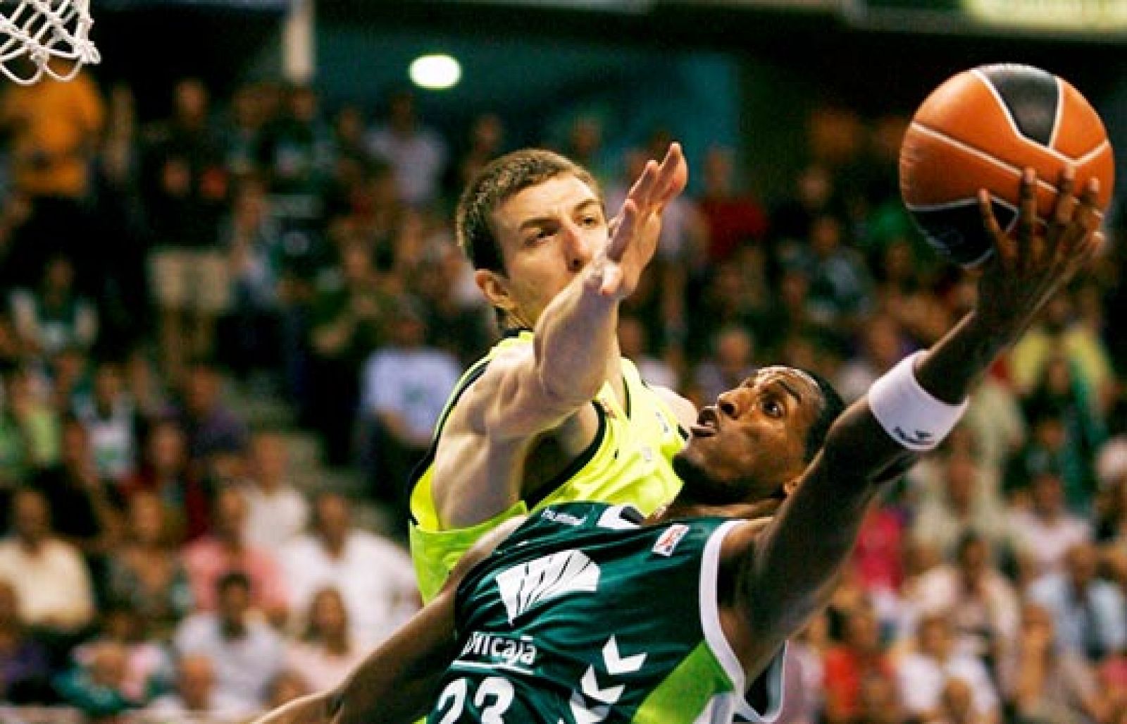 El Unicaja fuerza el tercer partido - Baloncesto en RTVE | Ver