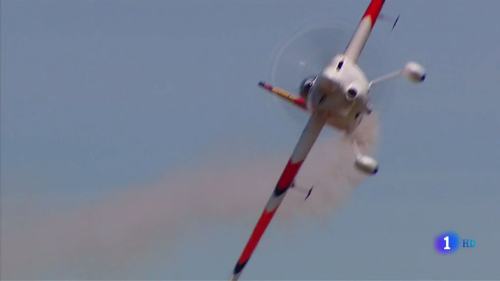Juan Velarde estrena avión para mejorar sus acrobacias | Ver