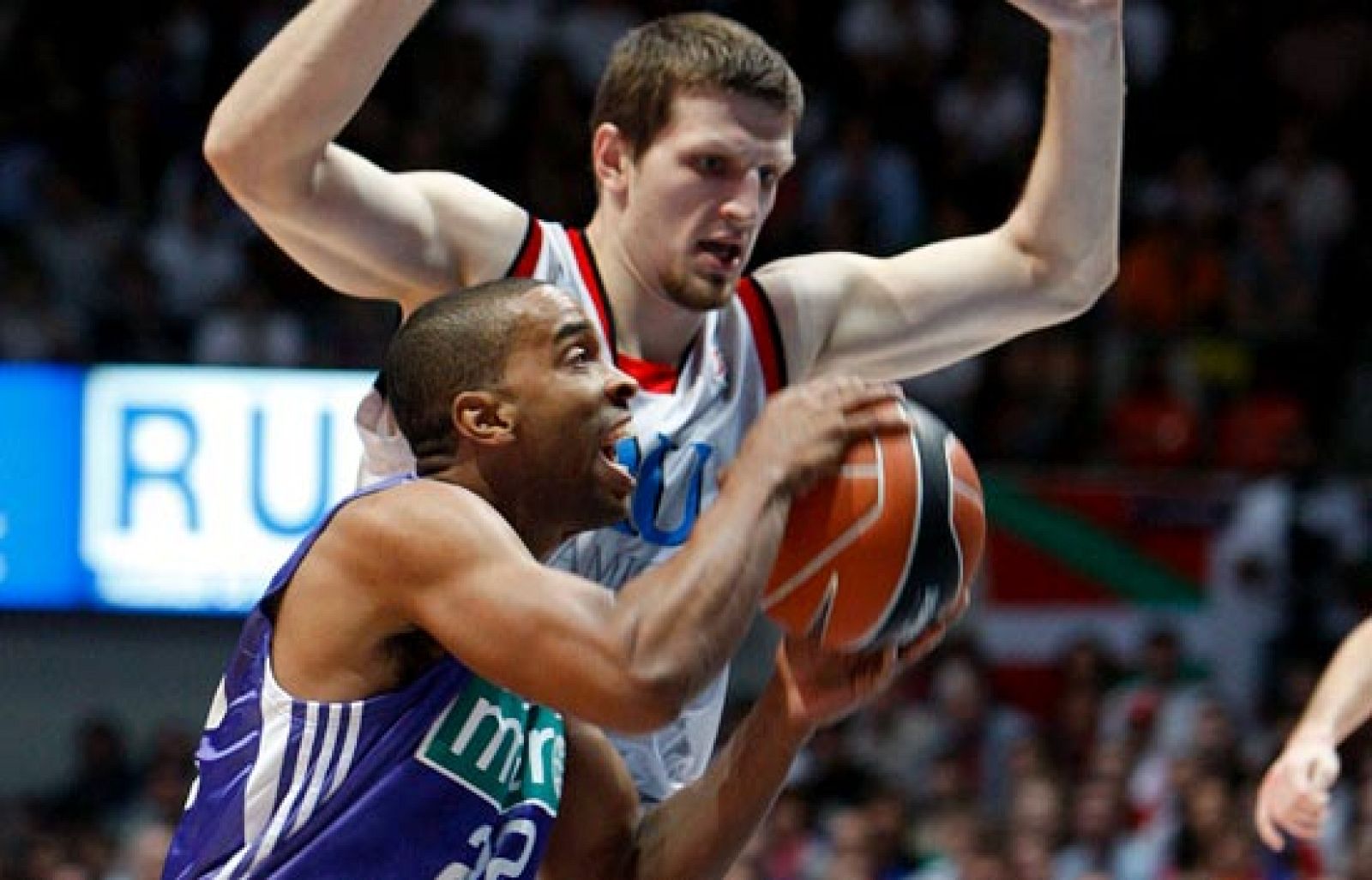 El Tau, primer finalista de la ACB - Baloncesto en RTVE | Ver