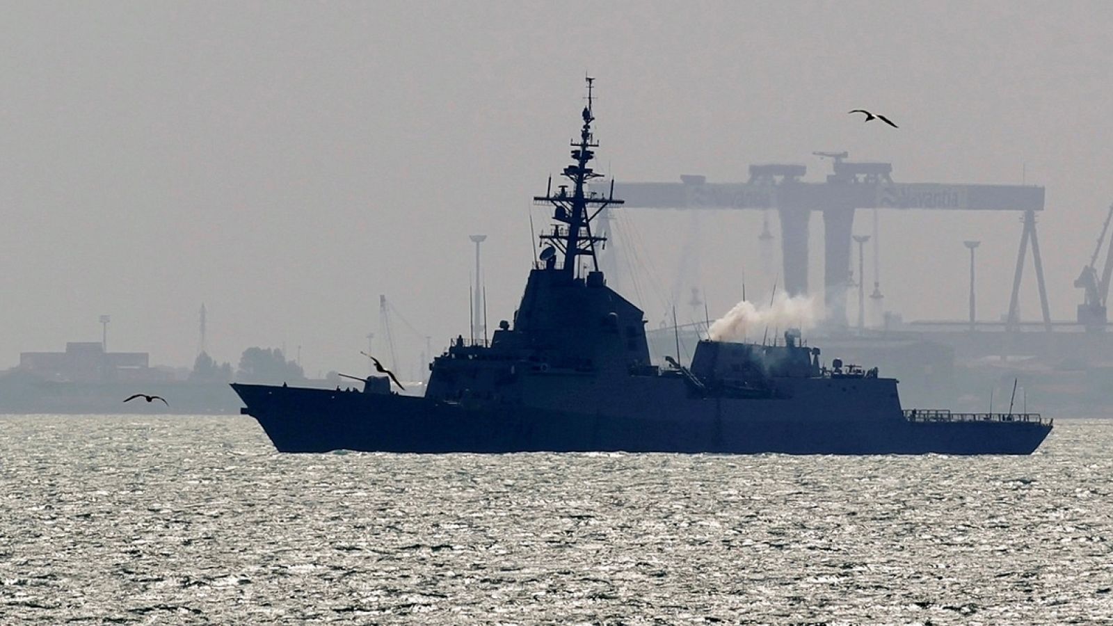 Robles justifica la retirada de la fragata 'Méndez Núñez'