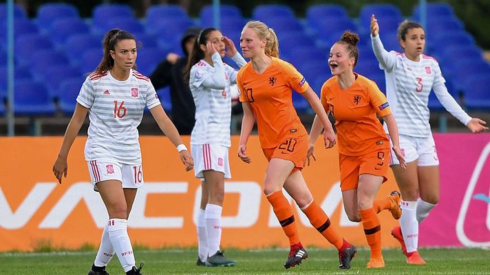Telediario 1 - La selección femenina sub-17 cae ante Holanda y se despide de la final europea