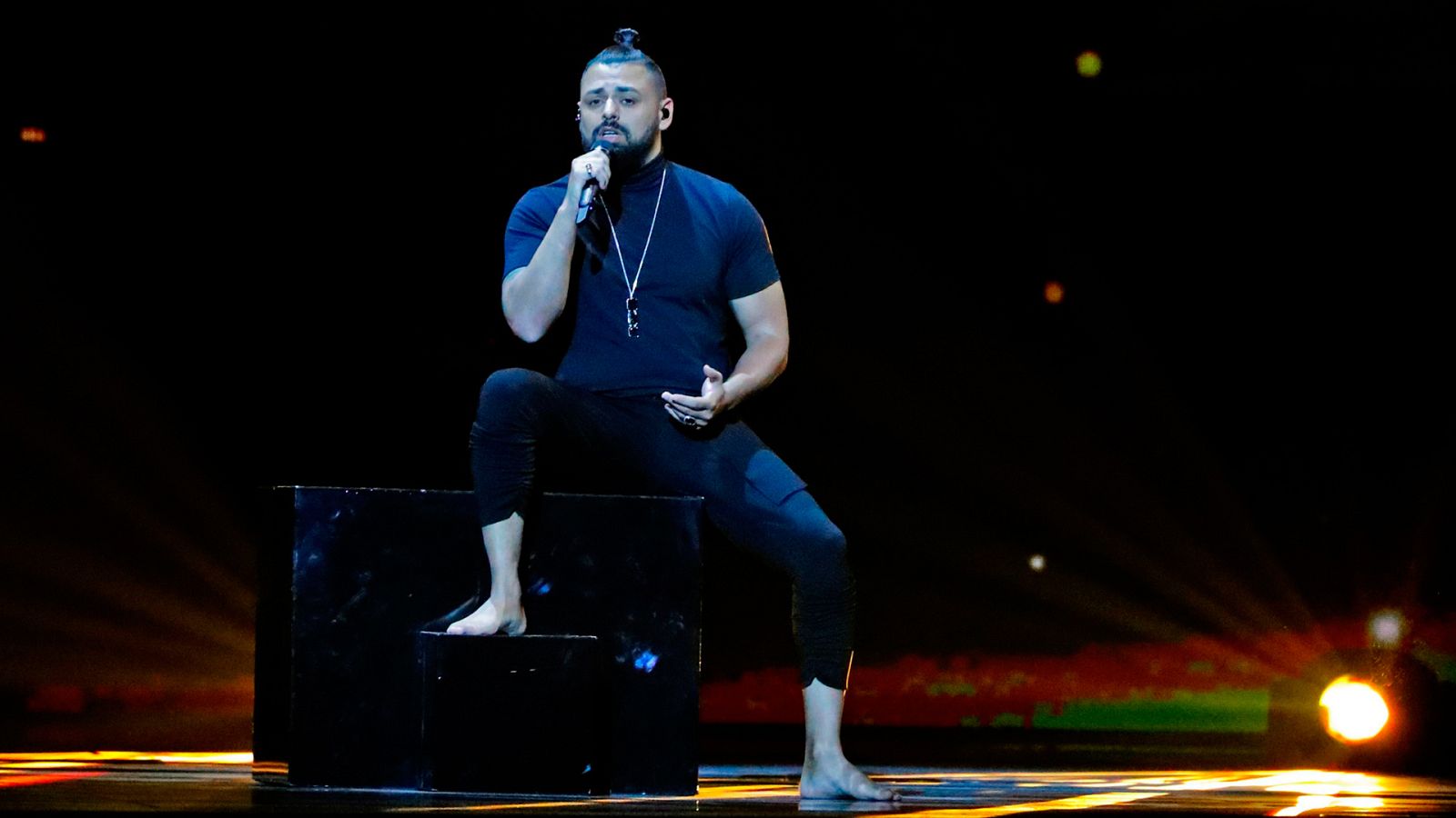 Eurovisión 2019 - Hungría: Joci Pápai canta "Az én apám" en la primera semifinal