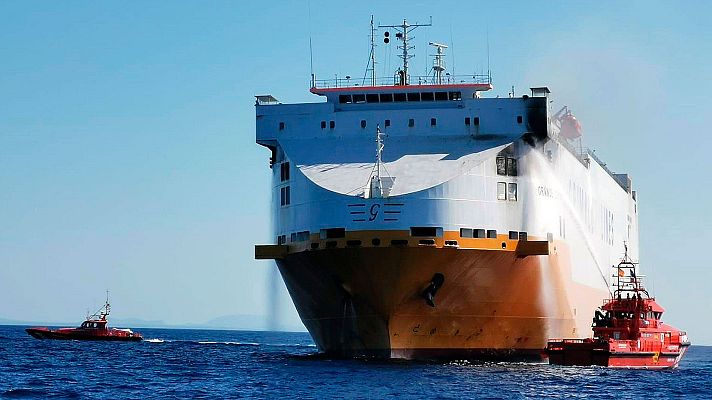 Informativo 24h - Un mercante italiano se incendia a 25 millas de Mallorca