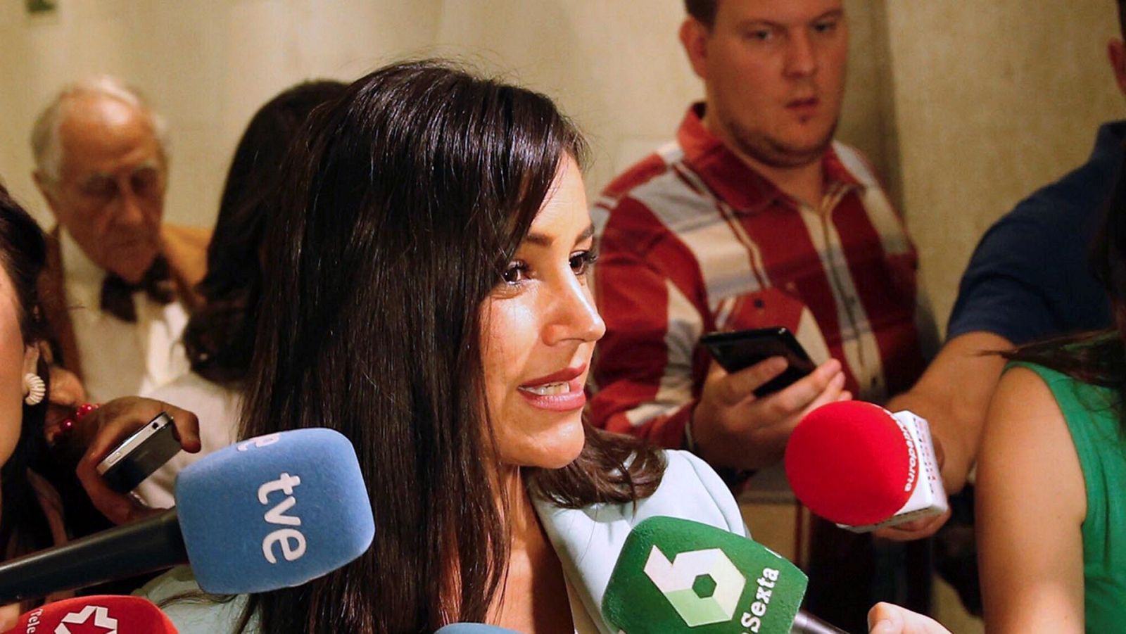 La mayoría de los partidos condenan el escrache