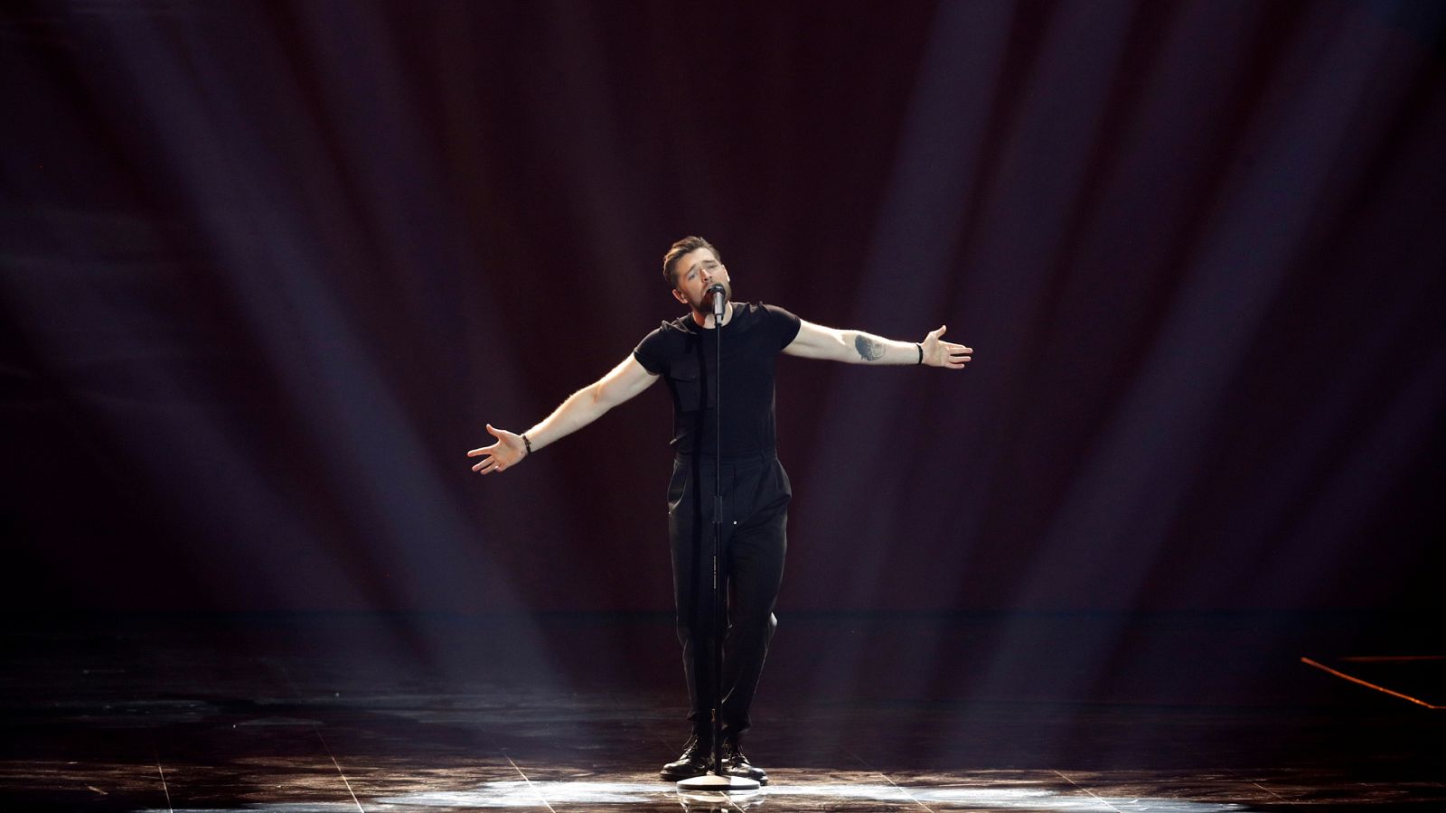 Eurovisión 2019 - Lituania: Jurij Veklenko canta "Run with the lions" en la segunda semifinal