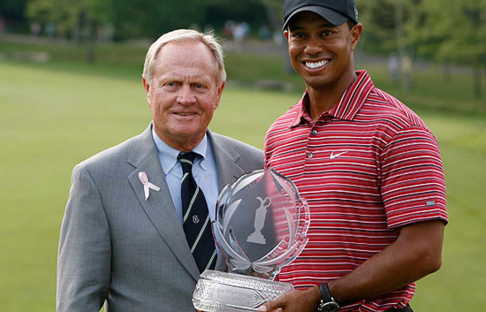 Tiger Woods remontó los cuatro golpes de desventaja que le separaban de la cabeza al término de la penúltima jornada, para acabar adjudicándose el 'Memorial'.