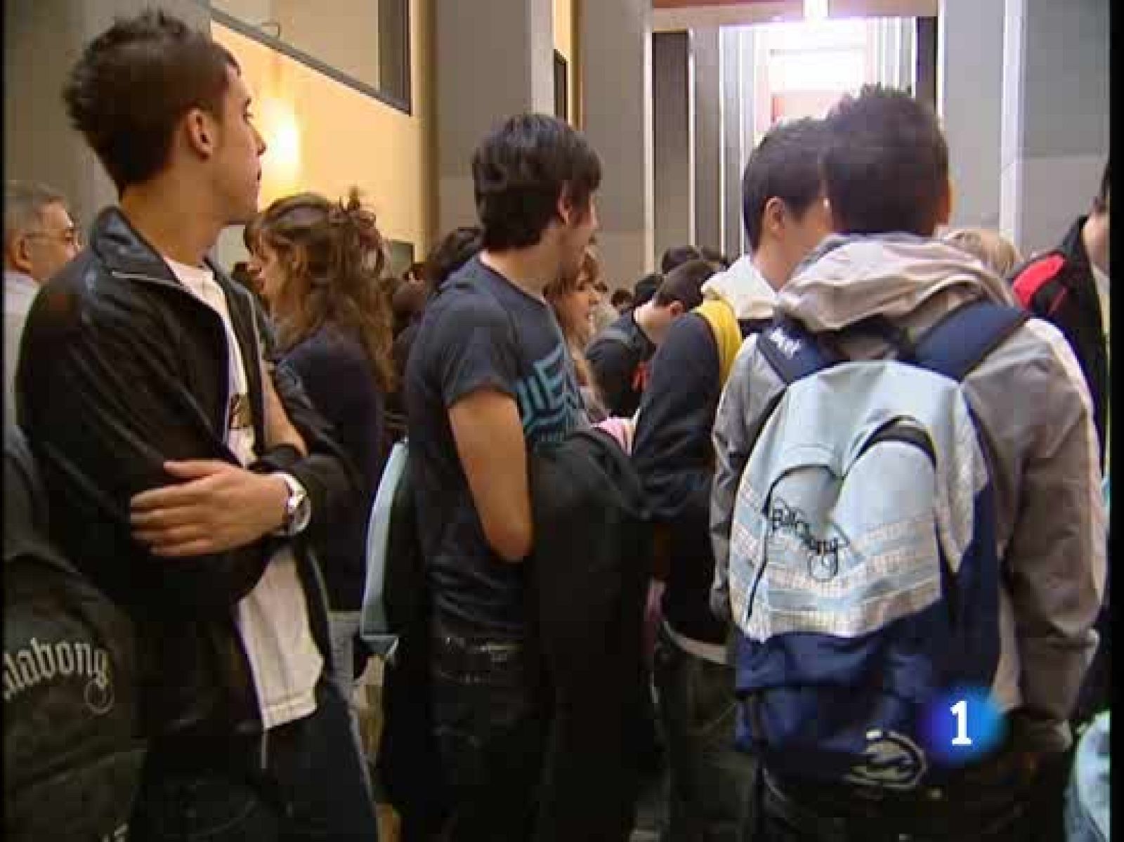 Los estudiantes madrileños los primeros en realizar las pruebas de selectividad | Ver