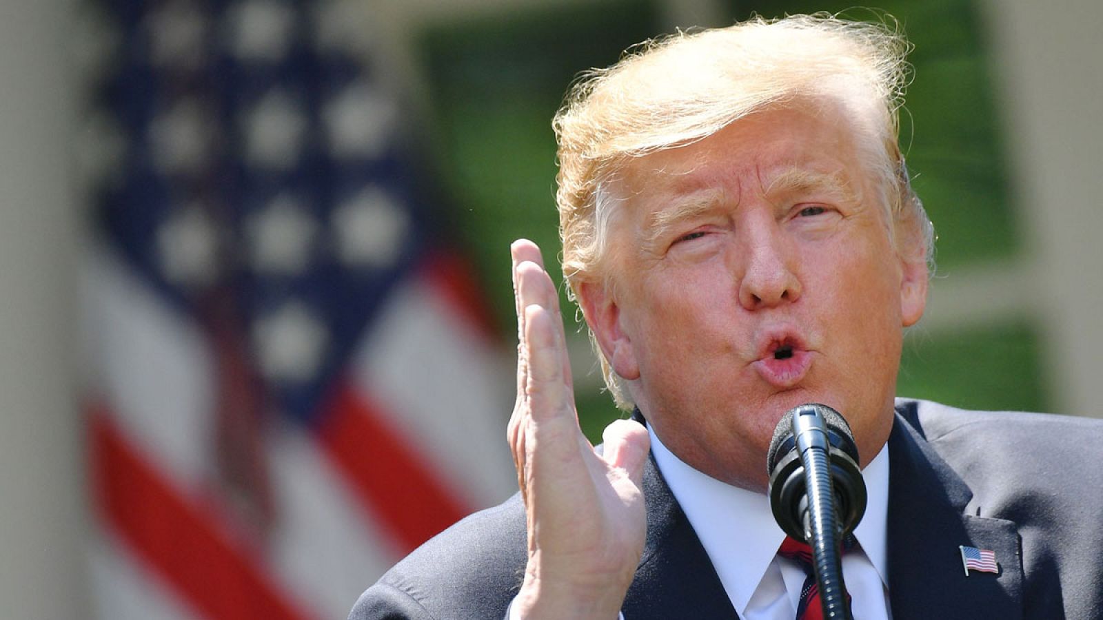 Trump presenta un plan de inmigración basado en los méritos y en hablar inglés | Ver