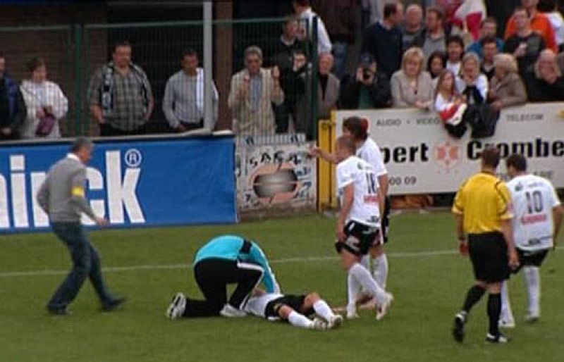 Un pequeño desfibrilador le ha salvado la vida a este jugador belga, que cayó desplomado sobre el césped.