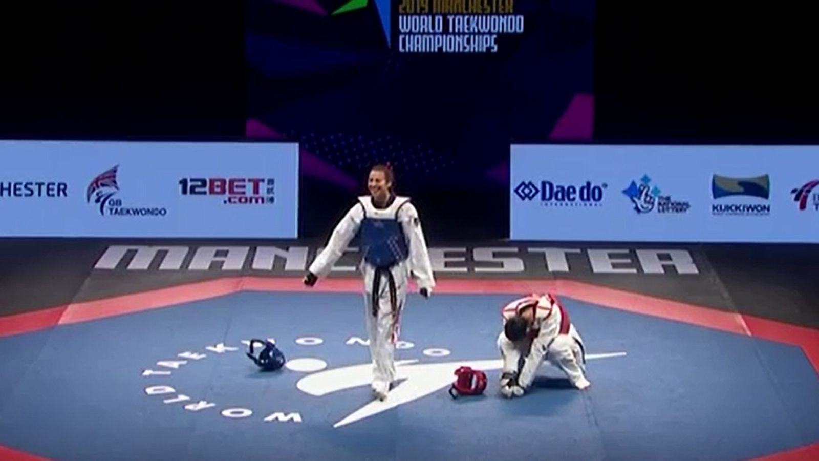 Zheng rompe a llorar al ir ganando 20-10 y ser eliminada por penalizaciones