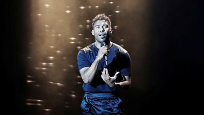 Suecia: John Lundvik canta "Too late for love"