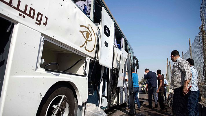 Telediario 1 - Al menos 17 heridos en un atentado contra un autobús de turistas en Egipto